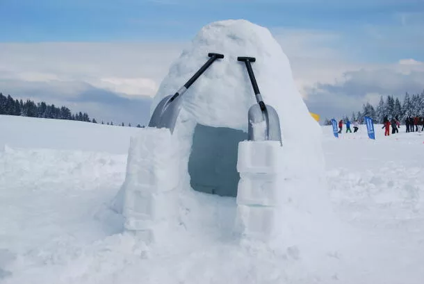 Igloo construit dans la neige