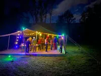 Apéritif extérieur autour des braseros