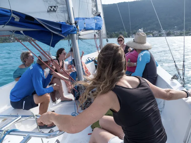 Navigation sur le lac d'Annecy en voilier