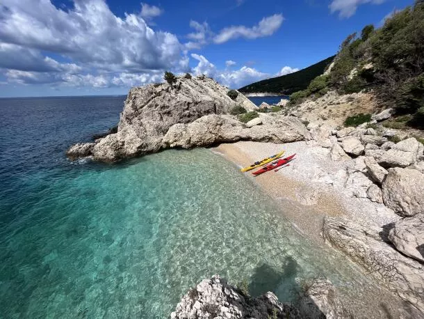 Bivouac sur une crique lors séjour en kayak 