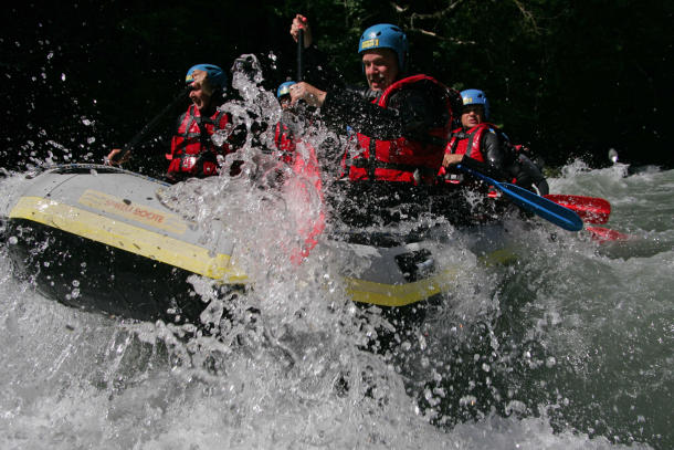 Family rafting near Annecy