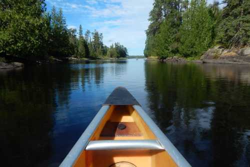 canoe en bois riviere